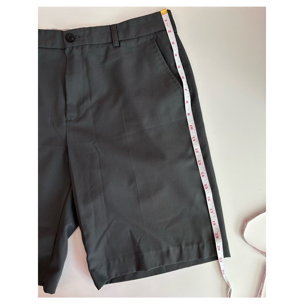 Izod Lightweight Solid Flat Front Dark Gray 10.5" Inseam Men Chino Short Size 33 - Picture 7 of 8